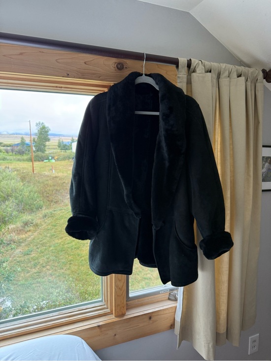 Jackets & Blazers - Vintage Black Shearling-Style Coat with Fur Collar & Cuffs